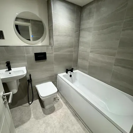 Luxury 2 Bedroom Duplex Penthouse Apartment *